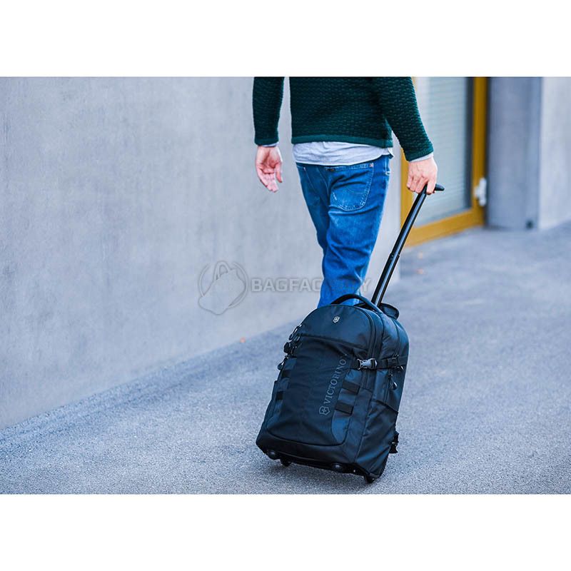 Рюкзак на колесах Victorinox Travel VX SPORT Wheeled Cadet/Black з відділ. д/ноут16