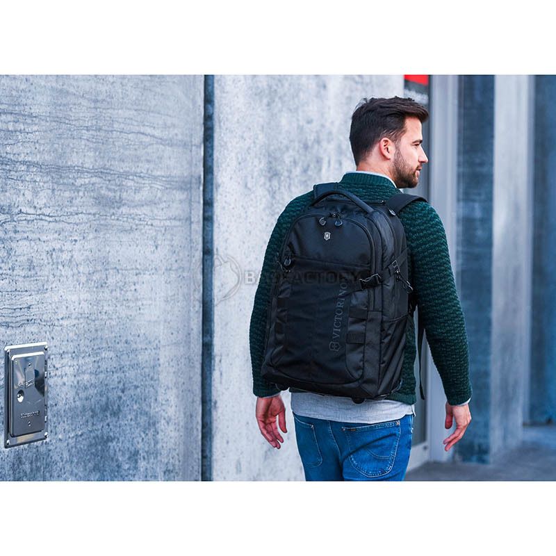 Рюкзак на колесах Victorinox Travel VX SPORT Wheeled Cadet/Black з відділ. д/ноут16