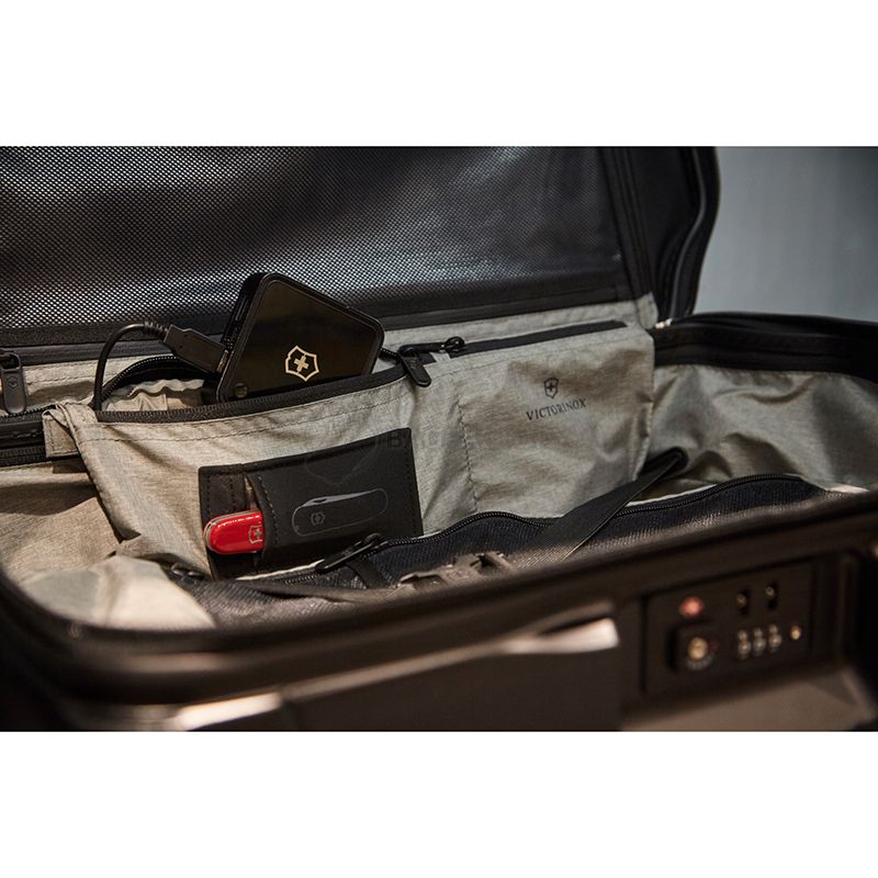 Валіза на 4 колесах Victorinox Travel LEXICON Titanium S з USB 34л (Vt602104)