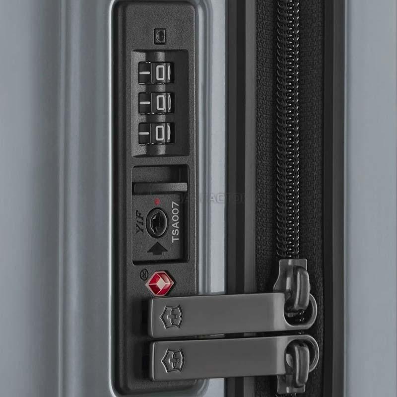 Валіза на 4 колесах Victorinox Travel Airox Global Silver S 33л (Vt612499)