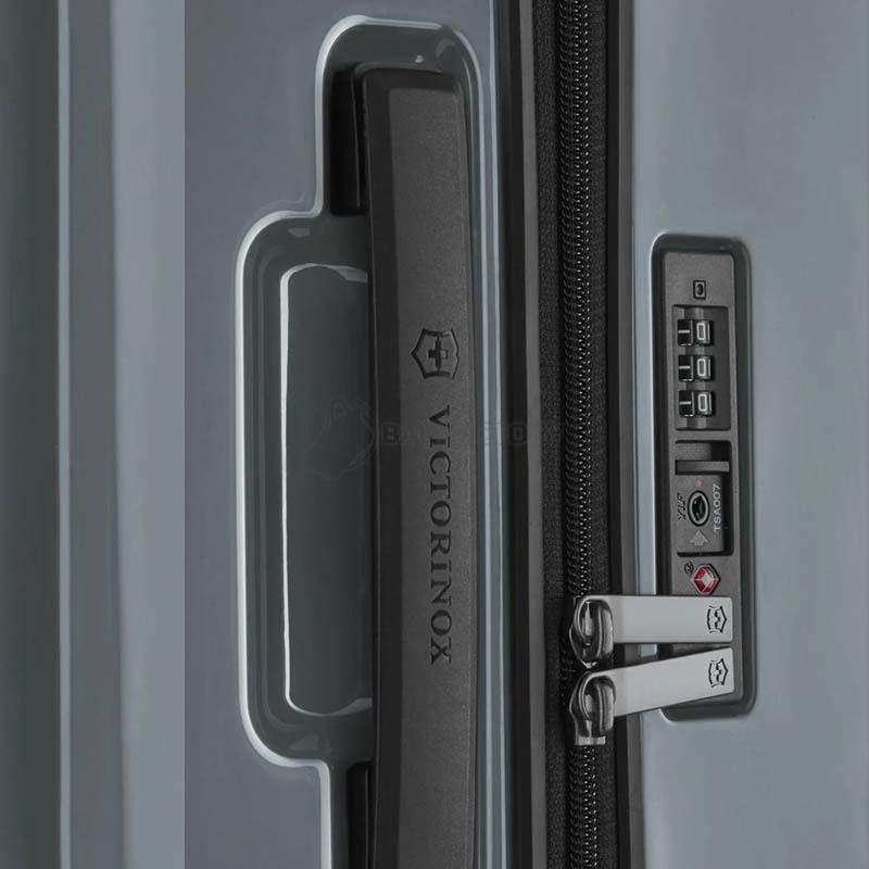 Валіза на 4 колесах Victorinox Travel Airox Silver M 74л (Vt612508)