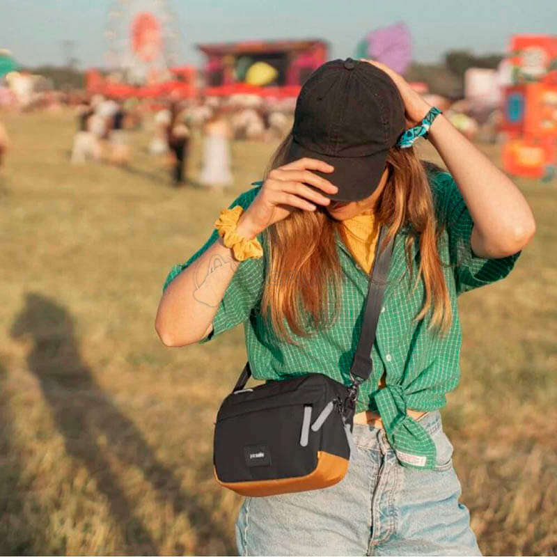 Жіноча сумка антизлодій Pacsafe GO Сrossbody 6 ст. захисту 2.5 л Чорний (35105130)