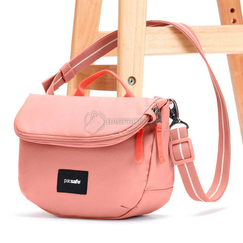 Жіноча сумка антизлодій Pacsafe GO Saddle Crossbody 6 ст. захисту 7 л Рожевий (35140340)