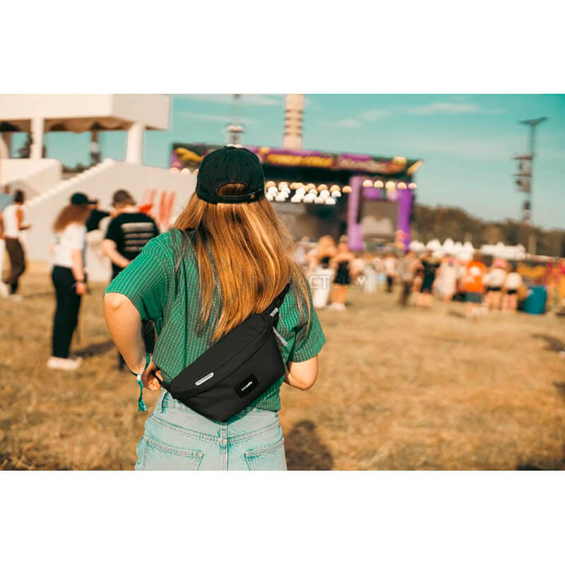 Сумка слінг антизлодій Pacsafe GO 5 ст. захисту 2.5 л Чорний (35100130)