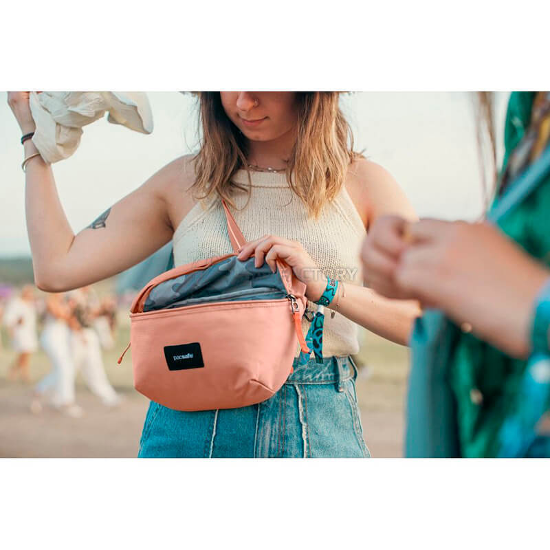Сумка слінг антизлодій Pacsafe GO 5 ст. захисту 2.5 л Рожевий (35100340)