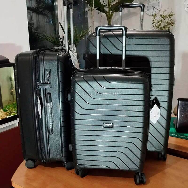 Валіза на 4-х колесах Swissbrand Eden L 115/132л Black (DAS302505)