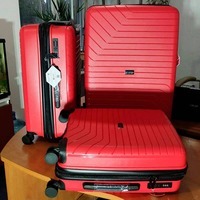 Валіза на 4-х колесах Swissbrand Eden L 115/132л Red (DAS302517)