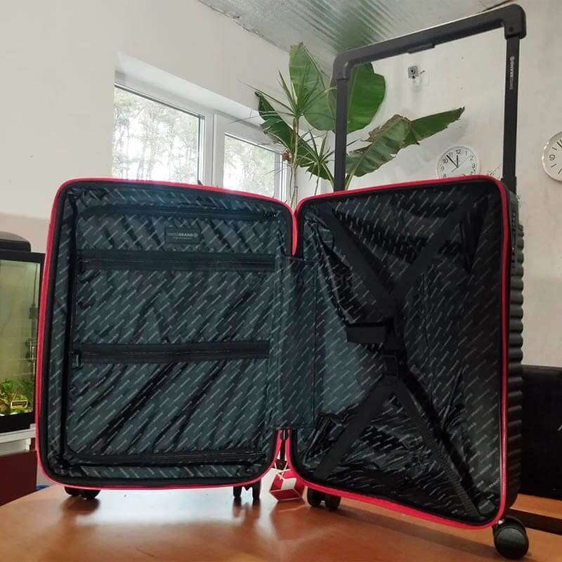 Валіза на 4-х колесах Swissbrand Nara S 43/49л Black/Red (DAS302539)