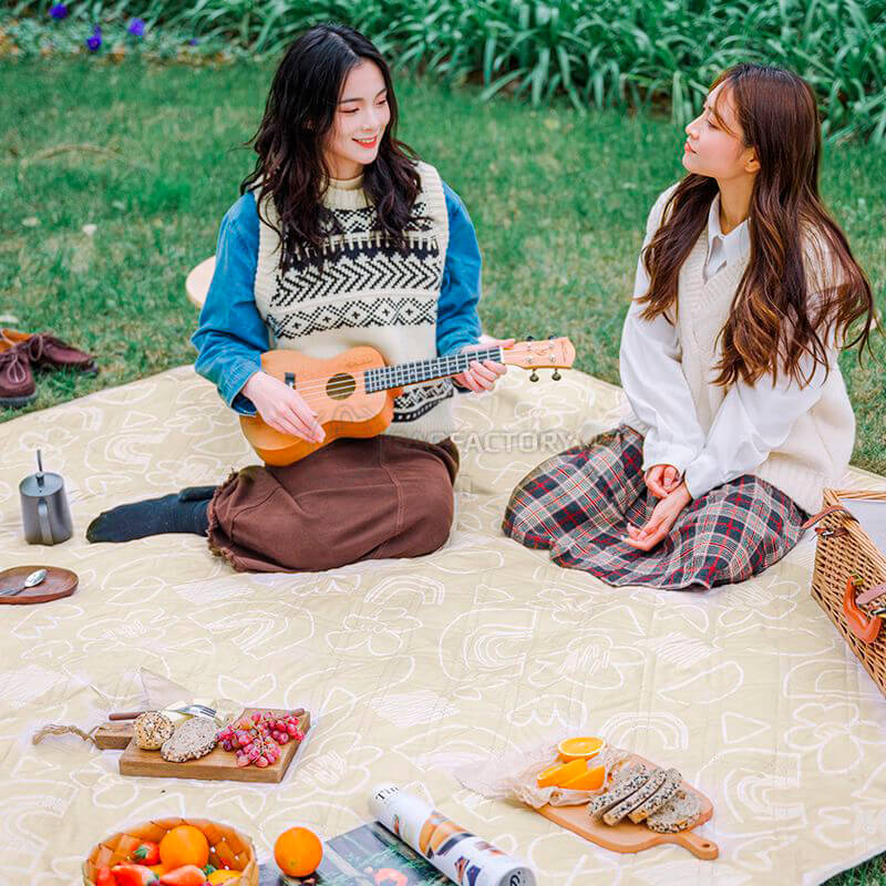 Килимок для пікніка Naturehike 270х395 CNH22DZ025 Бежевий (6975641885498)