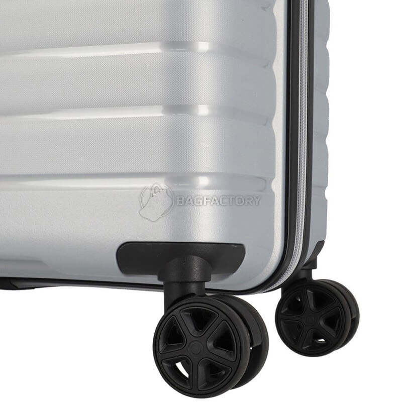 Валіза на 4 колесах Travelite Trient S 36л Silver (TL076547-56)