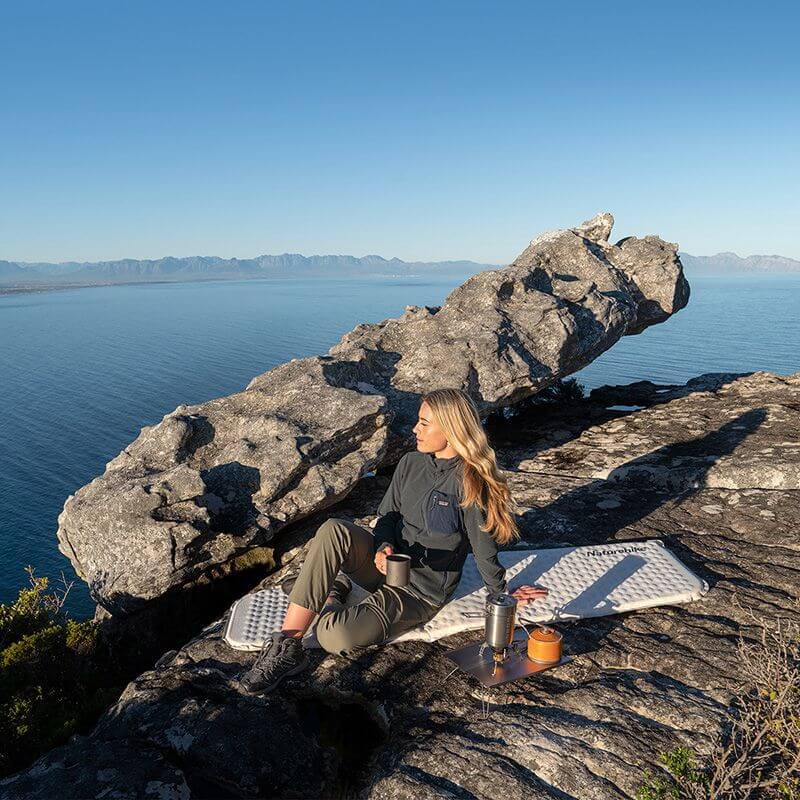 Туристичний килимок Naturehike CNK2300DZ013 35 мм світло-сірий 185 см (6976023926976)