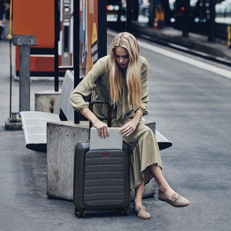 Валіза Wenger Syght Black-Heather Grey S з відділенням для ноутбука 14