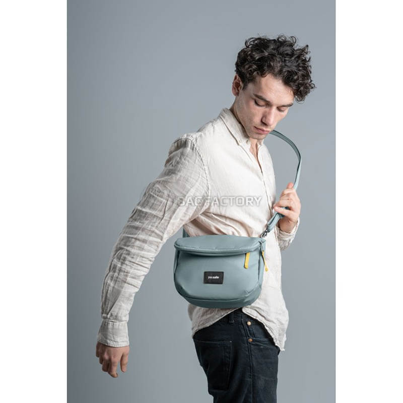 Жіноча сумка антизлодій Pacsafe GO Saddle Crossbody 6 ст. захисту 7 л м'ятний (35140528)