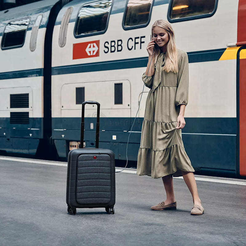 Валіза на 4-х колесах Wenger Syntry з відд. для ноутбука 14