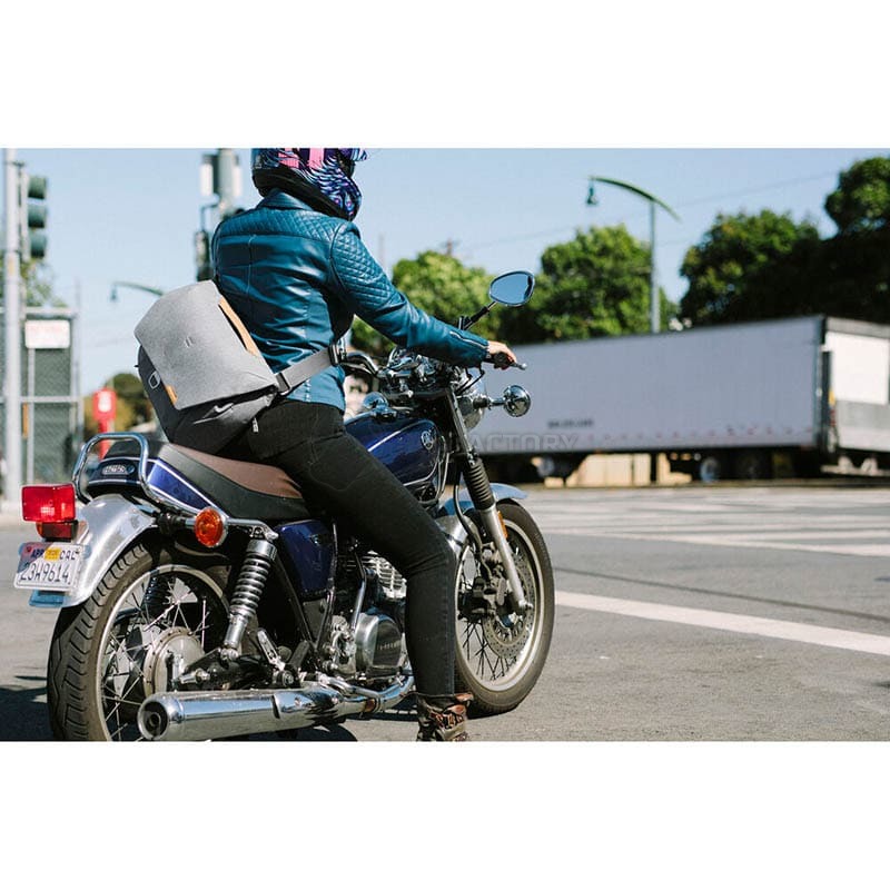 Сумка для фототехніки Peak Design Everyday Messenger 13L v2 Ash (BEDM-13-AS-3)